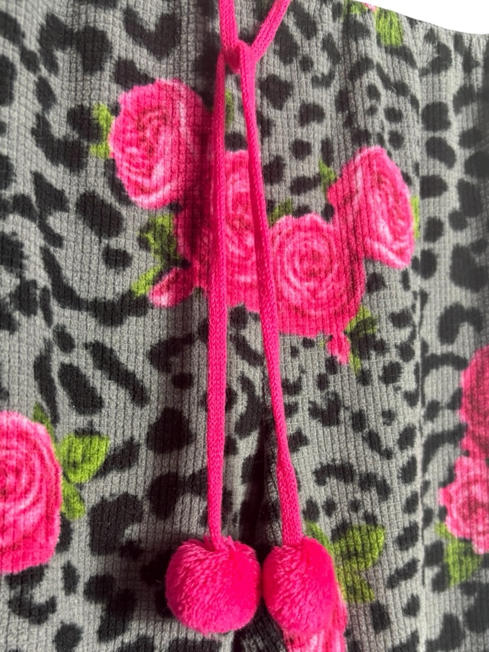 BETSEY JOHNSON Cozy Floral Leopard V-Neck Pajama Set in Gray & Pink Size Small - Picture 6 of 8